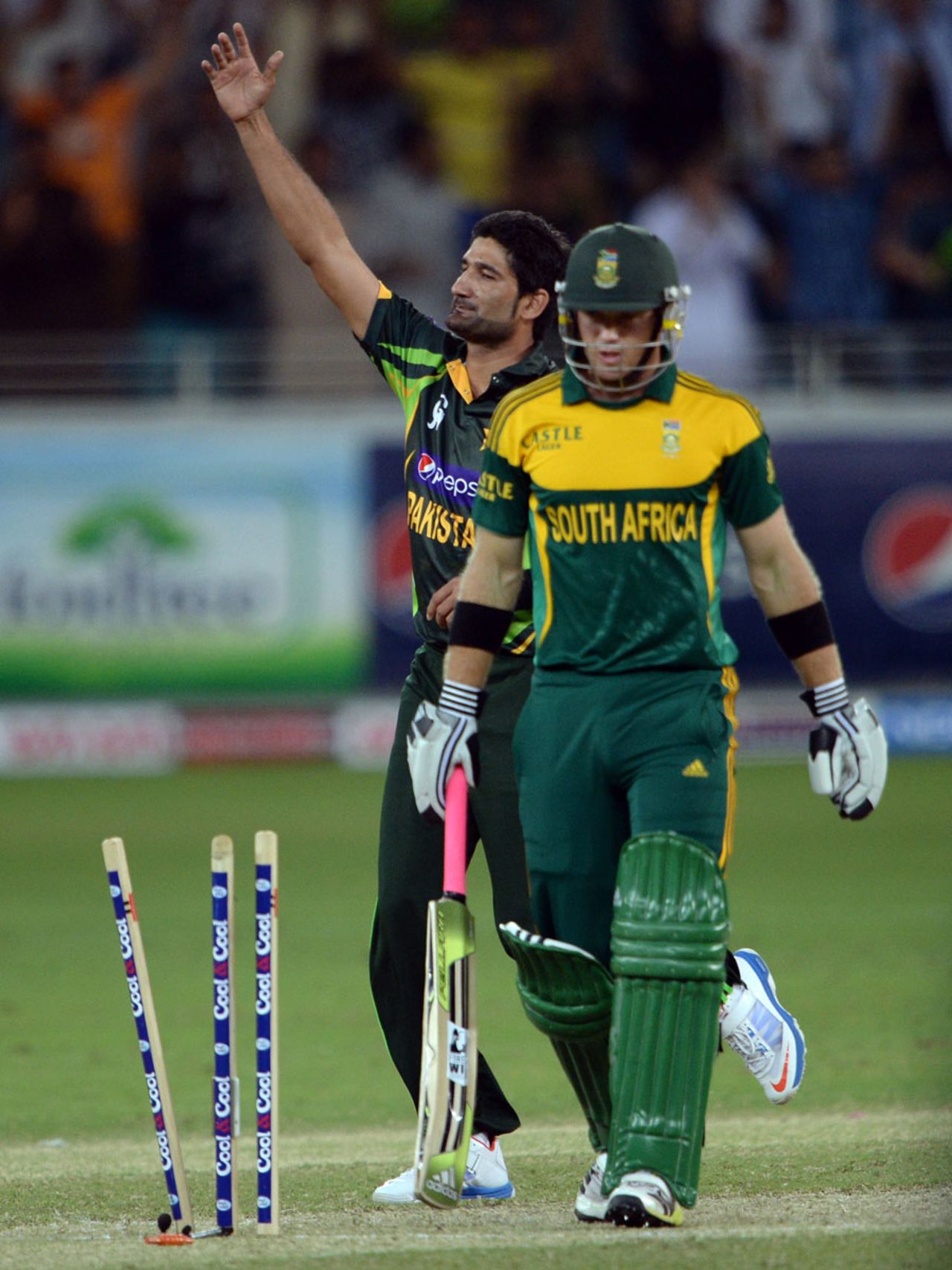 Sohail Tanvir got rid of Colin Ingram for 4, Pakistan v South Africa, 2nd ODI, Dubai, November 1, 2013
