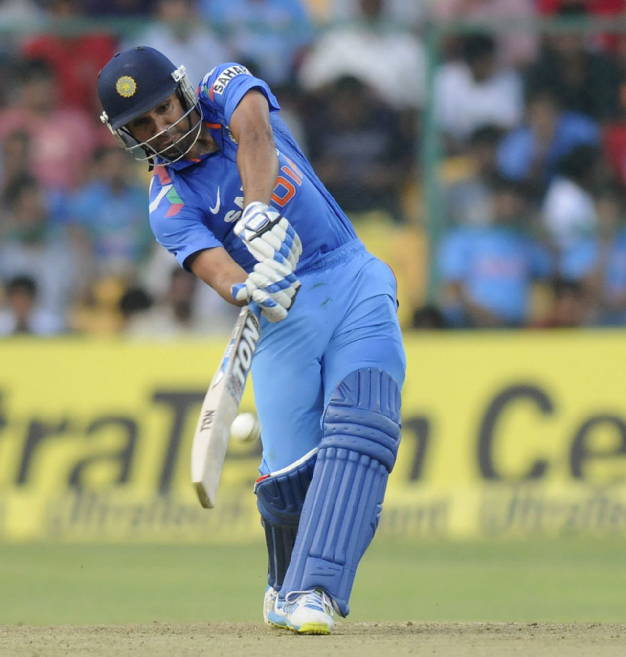 Rohit Sharma hits over the top, India v Australia, 7th ODI, Bangalore, November 2, 2013
