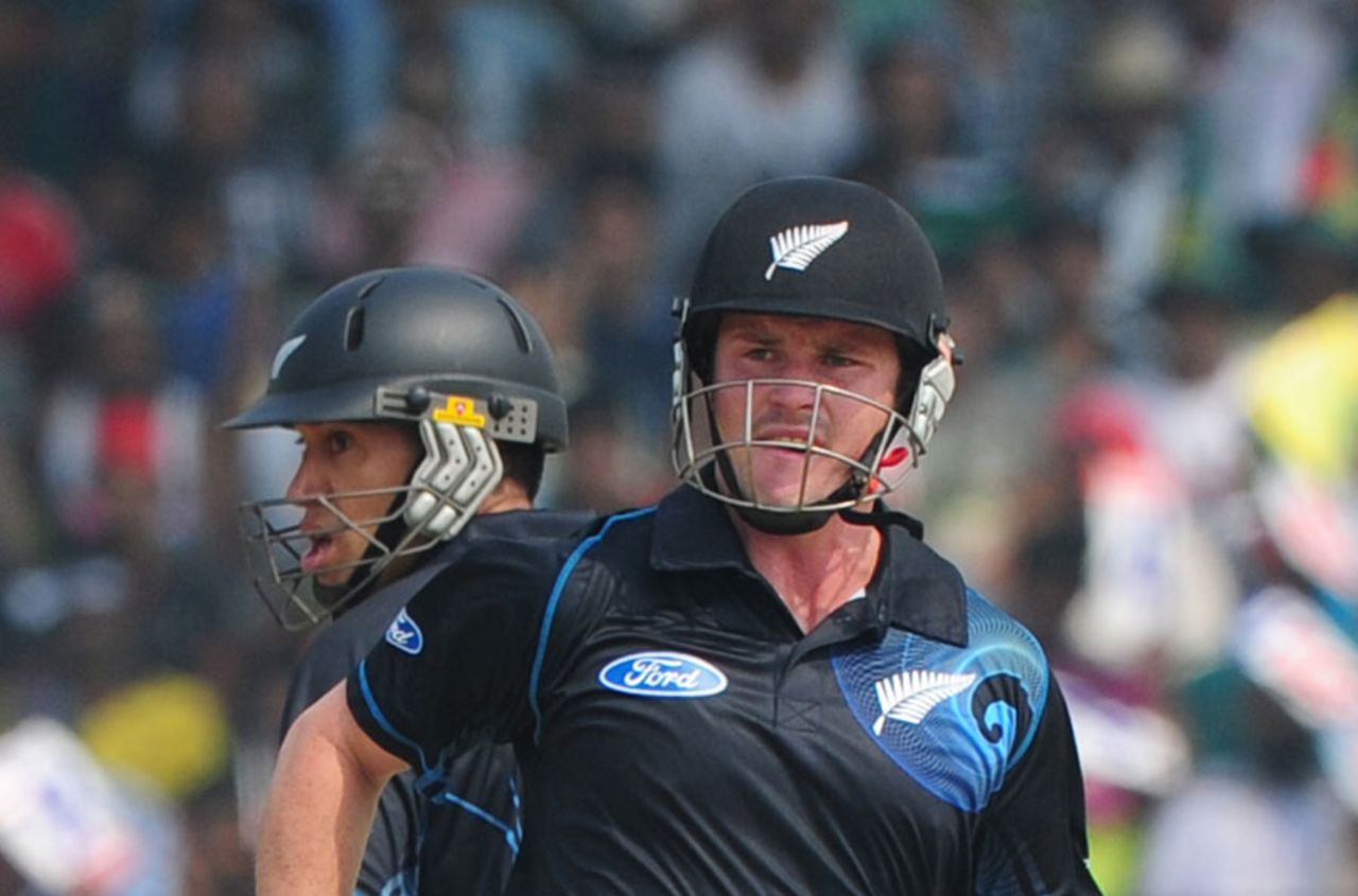 Ross Taylor and Colin Munro added 130 runs for the fourth wicket, Bangladesh v New Zealand, 3rd ODI, Fatullah, November 3, 2013