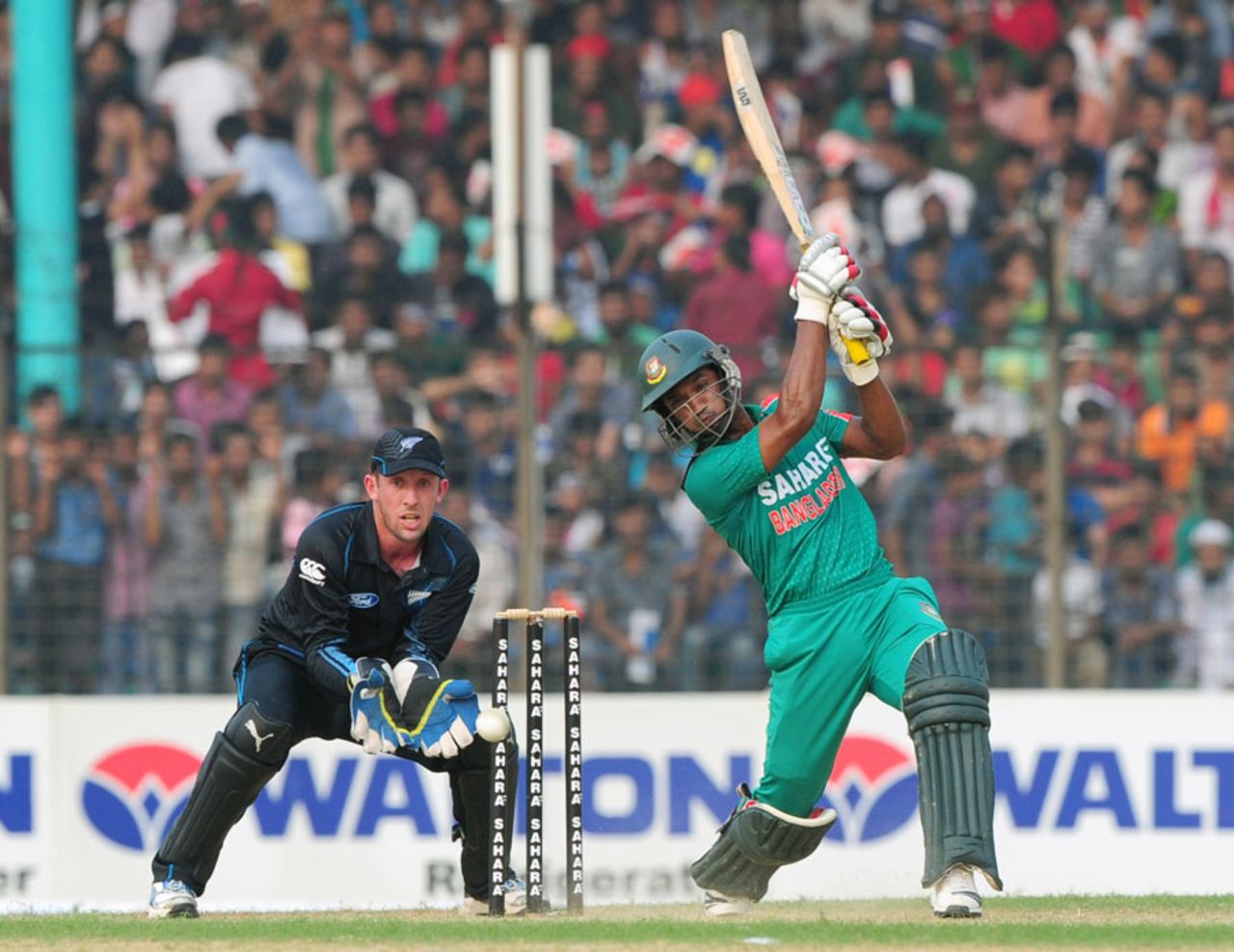 Naeem Islam attacks off the front foot, Bangladesh v New Zealand, 3rd ODI, Fatullah, November 3, 2013