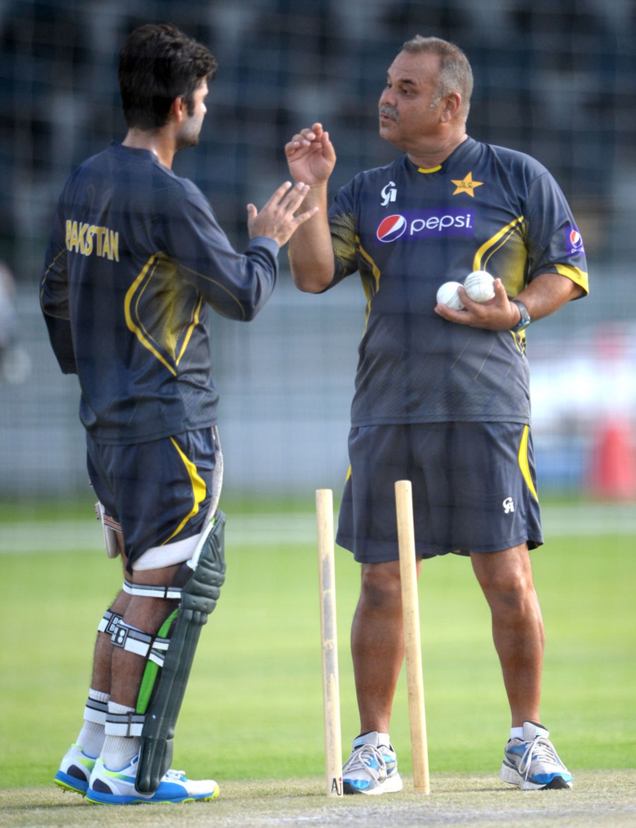 Pakistan coach Dav Whatmore instructs Ahmed Shehzad during training, Abu Dhabi, November 5, 2013