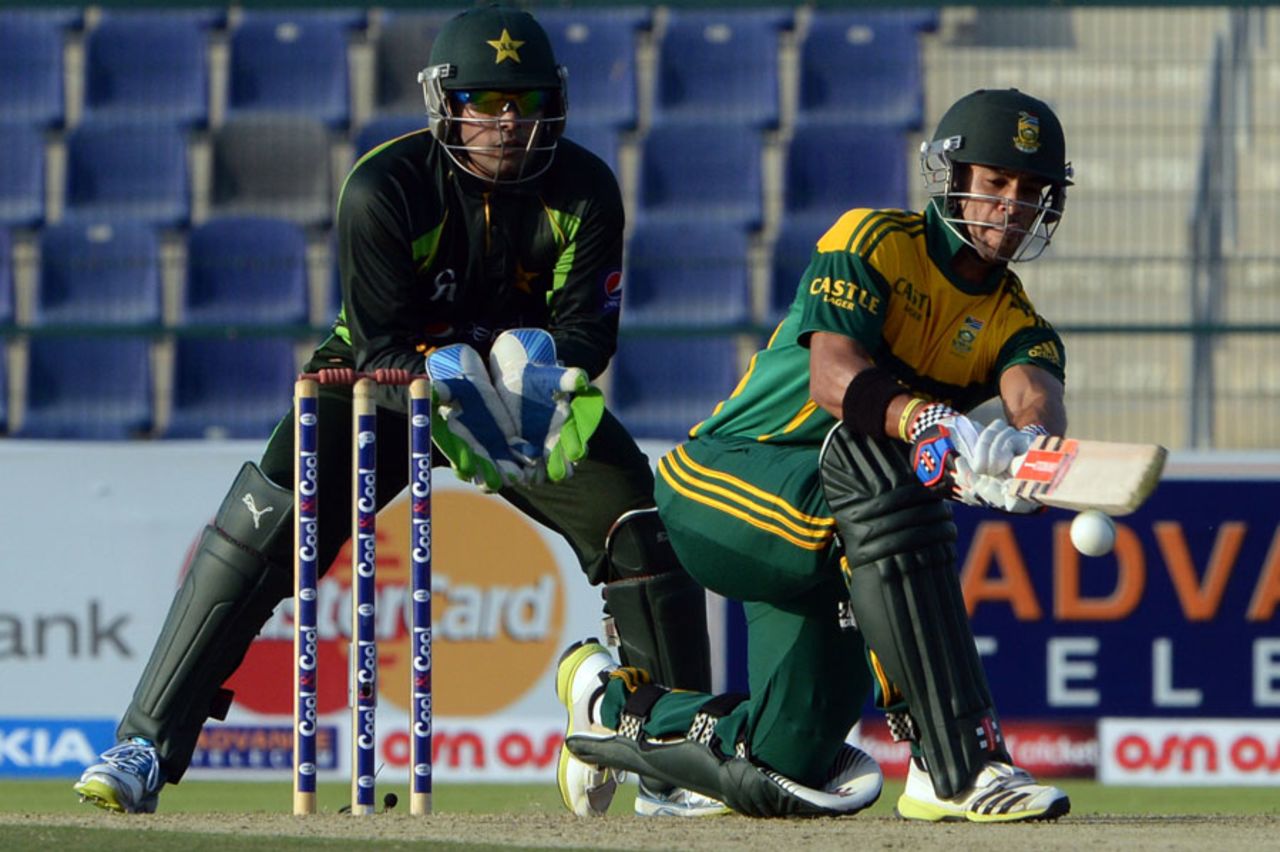 JP Duminy plays a sweep, Pakistan v South Africa, 3rd ODI, Abu Dhabi, November 6, 2013