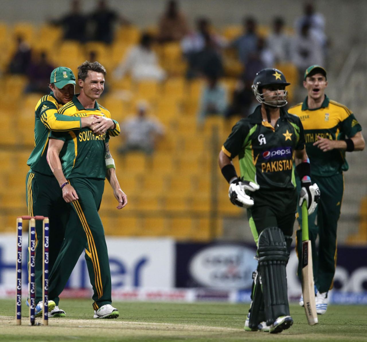 Dale Steyn dismissed Ahmed Shehzad for 32, Pakistan v South Africa, 3rd ODI, Abu Dhabi, November 6, 2013