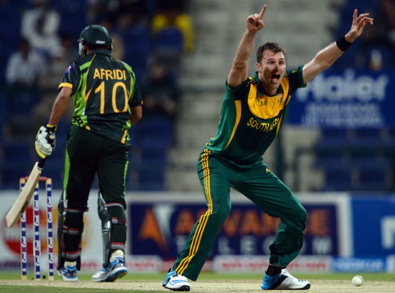 Ryan McLaren had Shahid Afridi out lbw for 6, Pakistan v South Africa, 3rd ODI, Abu Dhabi, November 6, 2013