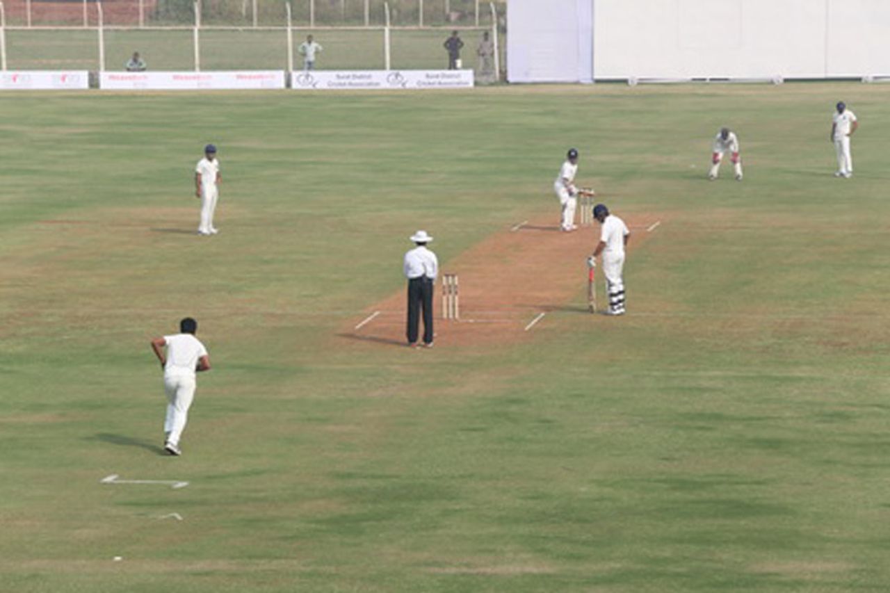 Play in proceedings at the Lalabhai Contractor Stadium, Gujarat v Delhi, Ranji Trophy, Group A, 1st day, Surat, November 7, 2013