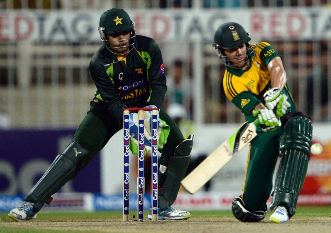 AB de Villiers sweeps the ball into the leg side, Pakistan v South Africa, 5th ODI, Sharjah, November 11, 2013