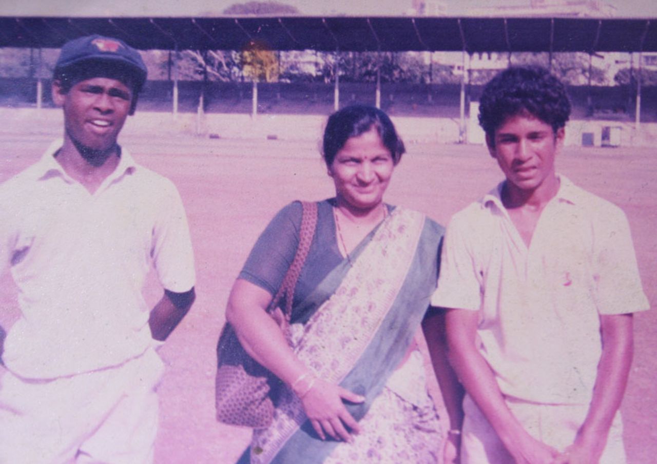 Ragini Desai, a teacher at Shardashram school, flanked by Vinod Kambli and Sachin Tendulkar, Mumbai