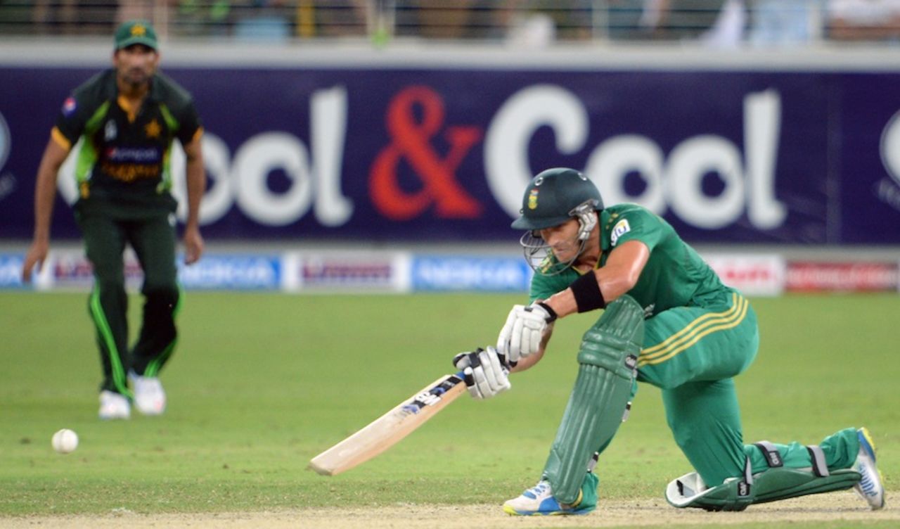 Faf du Plessis gets into position to scoop the ball, Pakistan v South Africa, 1st T20I, Dubai, November 13, 2013