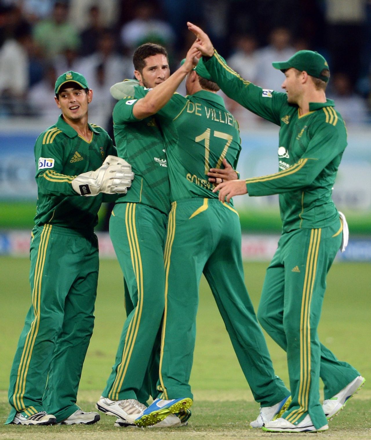 Wayne Parnell struck on his first two deliveries, Pakistan v South Africa, 2nd T20I, Dubai, November 15, 2013