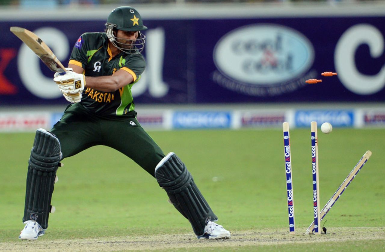 Sohail Tanvir finds his stumps rearranged, Pakistan v South Africa, 2nd T20I, Dubai, November 15, 2013