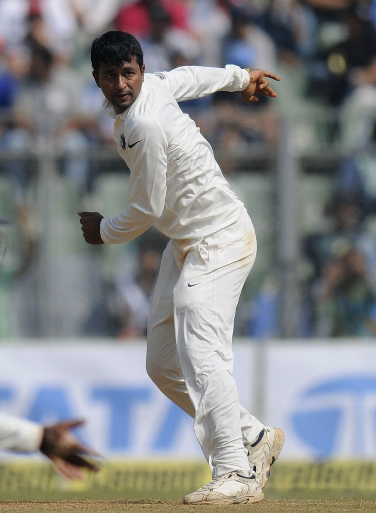 Pragyan Ojha in his delivery stride, India v West Indies, 2nd Test, Mumbai, 3rd day, November 16, 2013