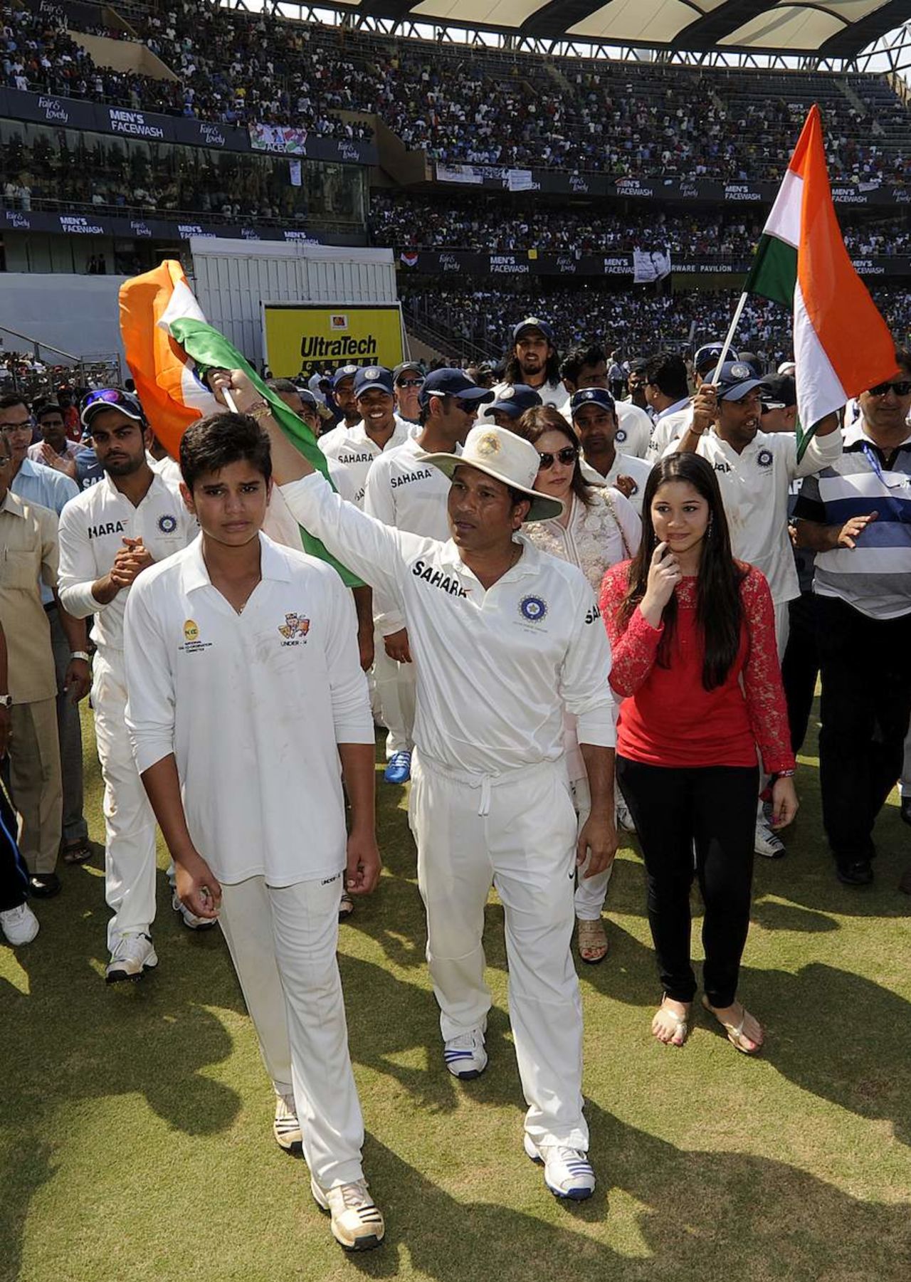 Sachin Tendulkar with his children, India v West Indies, 2nd Test, Mumbai, 3rd day, November 16, 2013