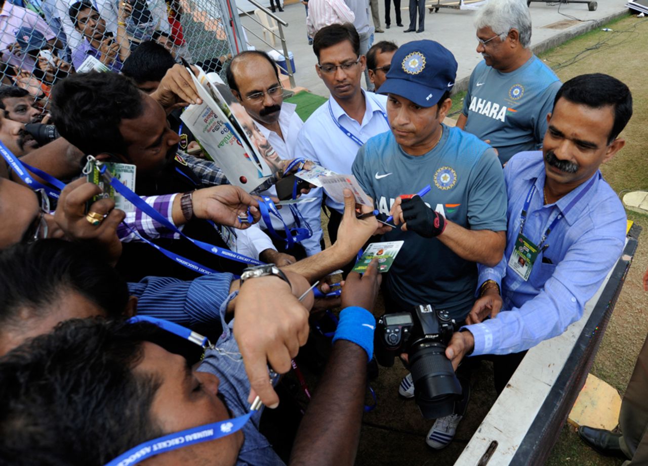 Sachin Tendulkar obliges media persons with autographs, India v West Indies, 2nd Test, Mumbai, 3rd day, November 16, 2013