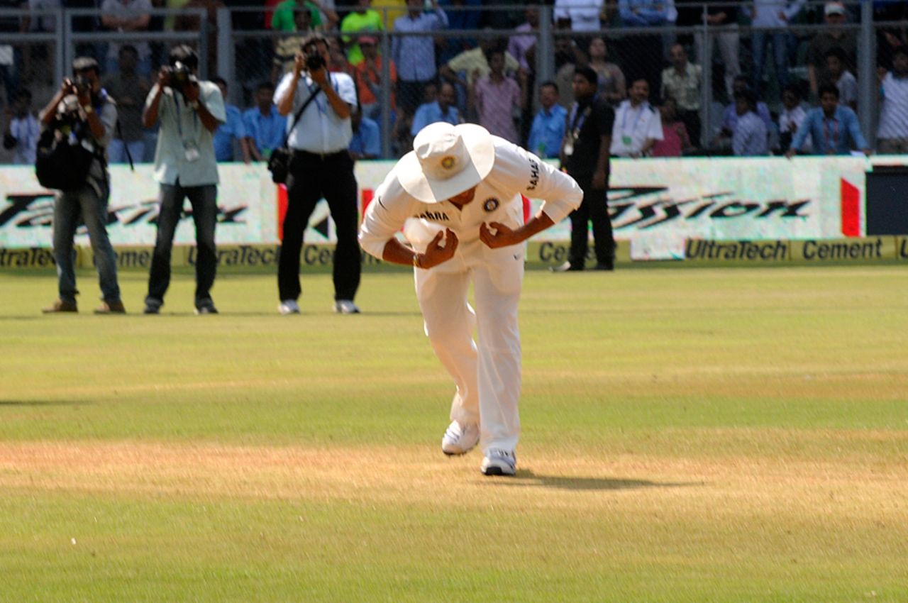 Sachin Tendulkar pays his respects to the Wankhede pitch, India v West Indies, 2nd Test, Mumbai, 3rd day, November 16, 2013