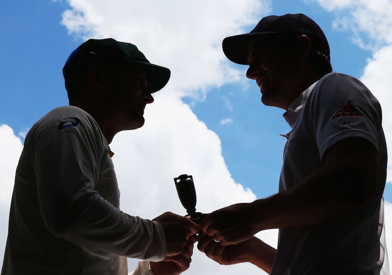 Michael Clarke and Alastair Cook pose with the Ashes urn, Brisbane, November 20, 2013