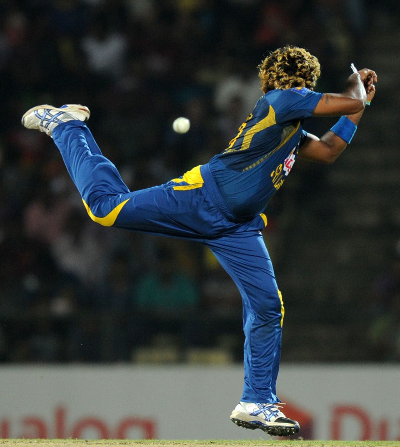 Lasith Malinga cannot hold on to the ball, Sri Lanka v New Zealand, 2nd T20I, Pallekele, November 21, 2013
