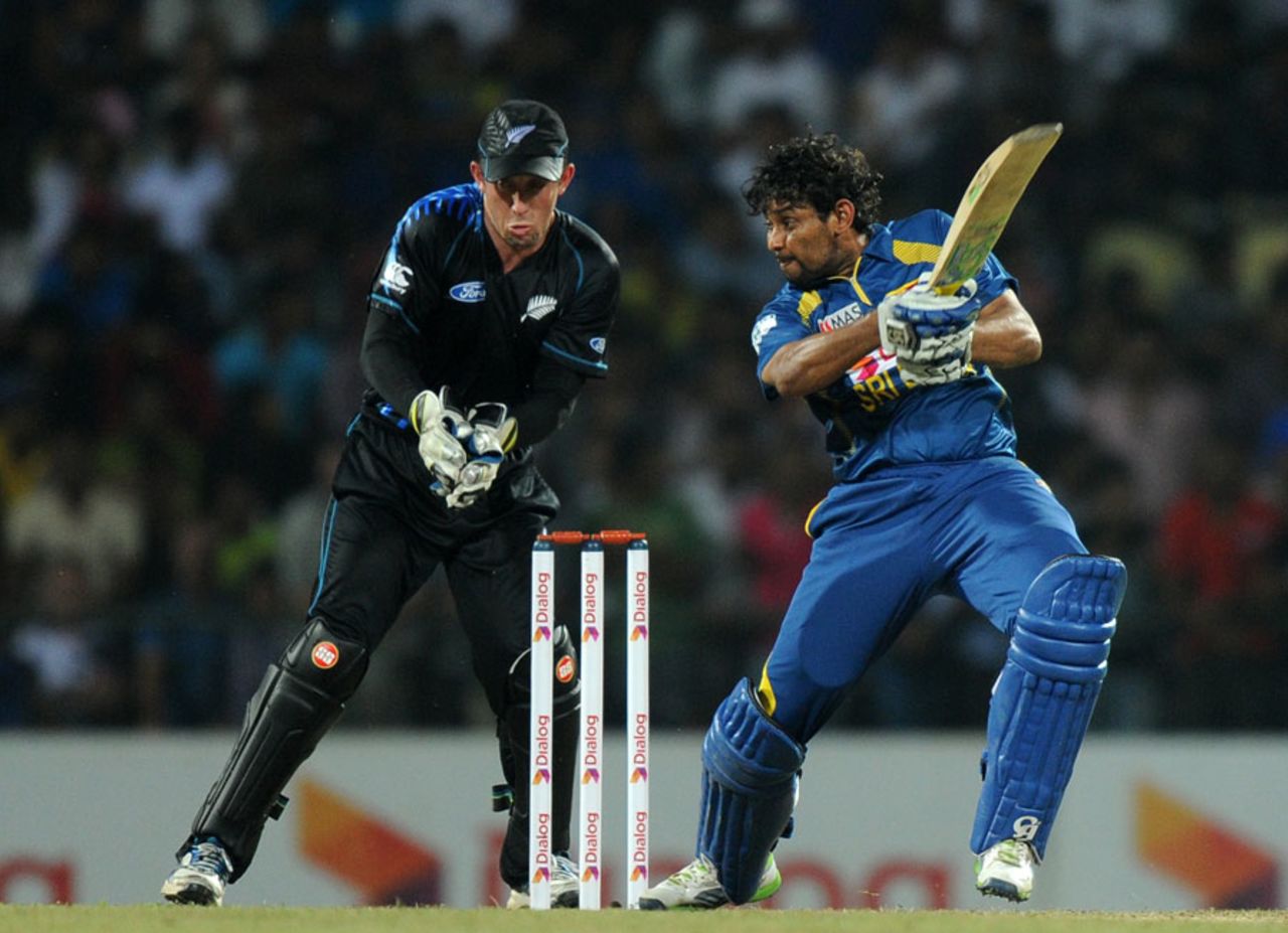 Tillakaratne Dilshan attacks the offside, Sri Lanka v New Zealand, 2nd T20I, Pallekele, November 21, 2013