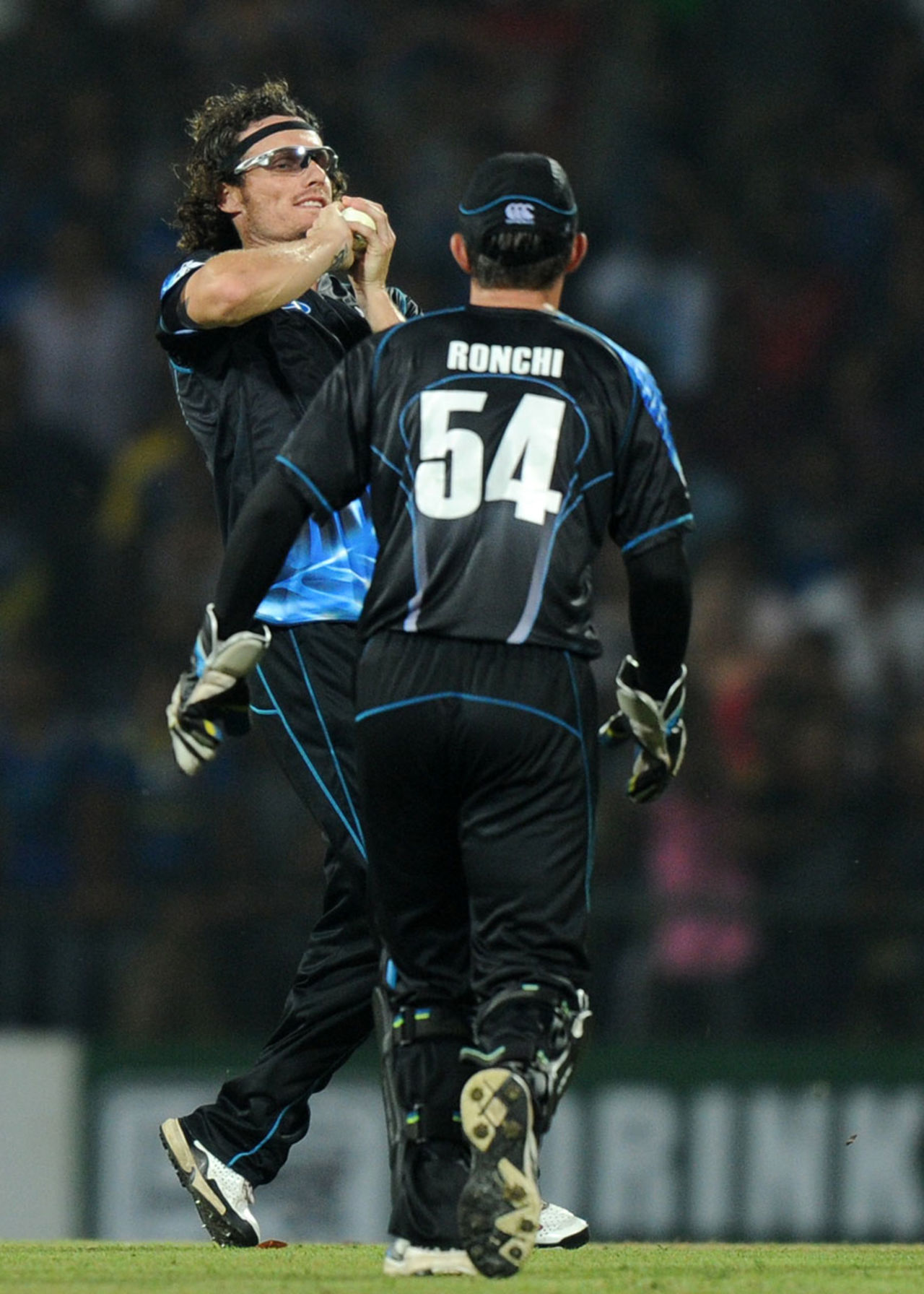 Rob Nicol takes the catch of Kusal Perera, Sri Lanka v New Zealand, 2nd T20I, Pallekele, November 21, 2013