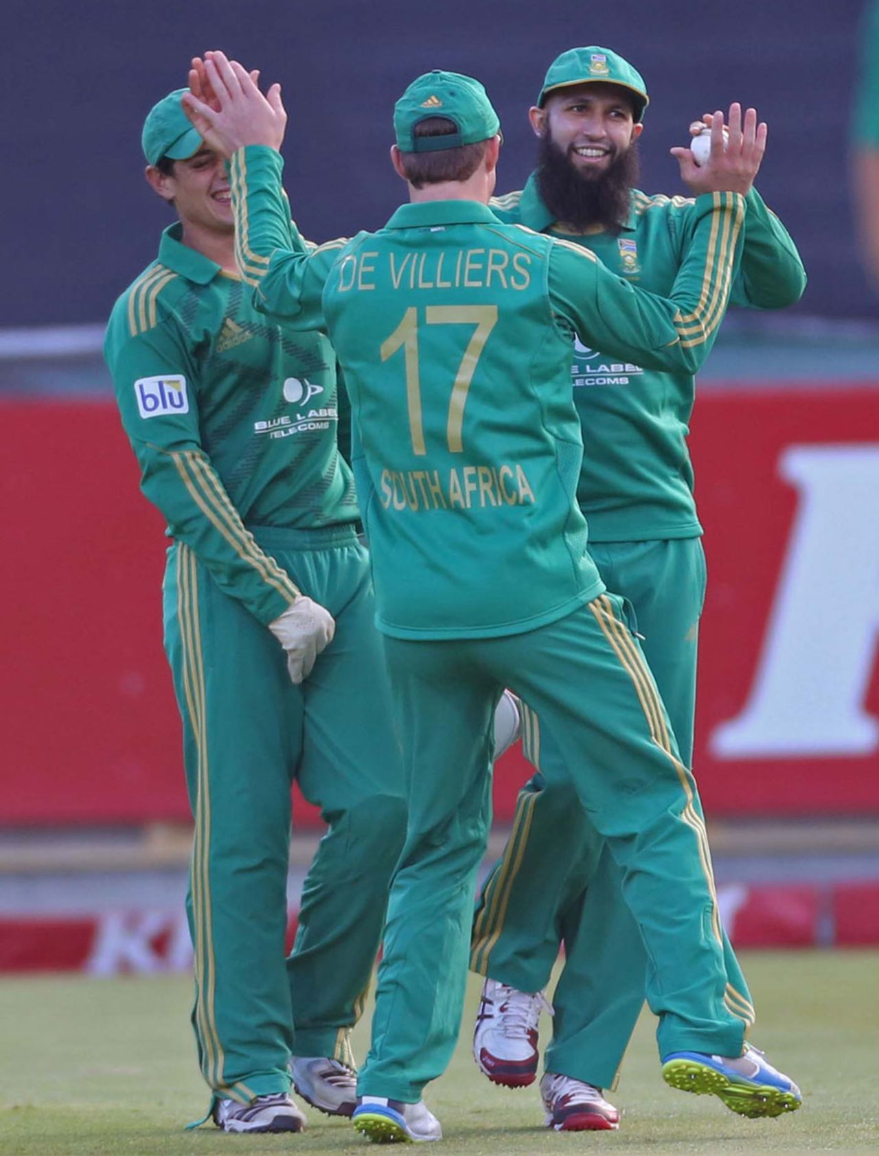 Hashim Amla picked up a sharp catch to dismiss Ahmed Shehzad, South Africa v Pakistan, 2nd T20I, Cape Town, November 22, 2013
