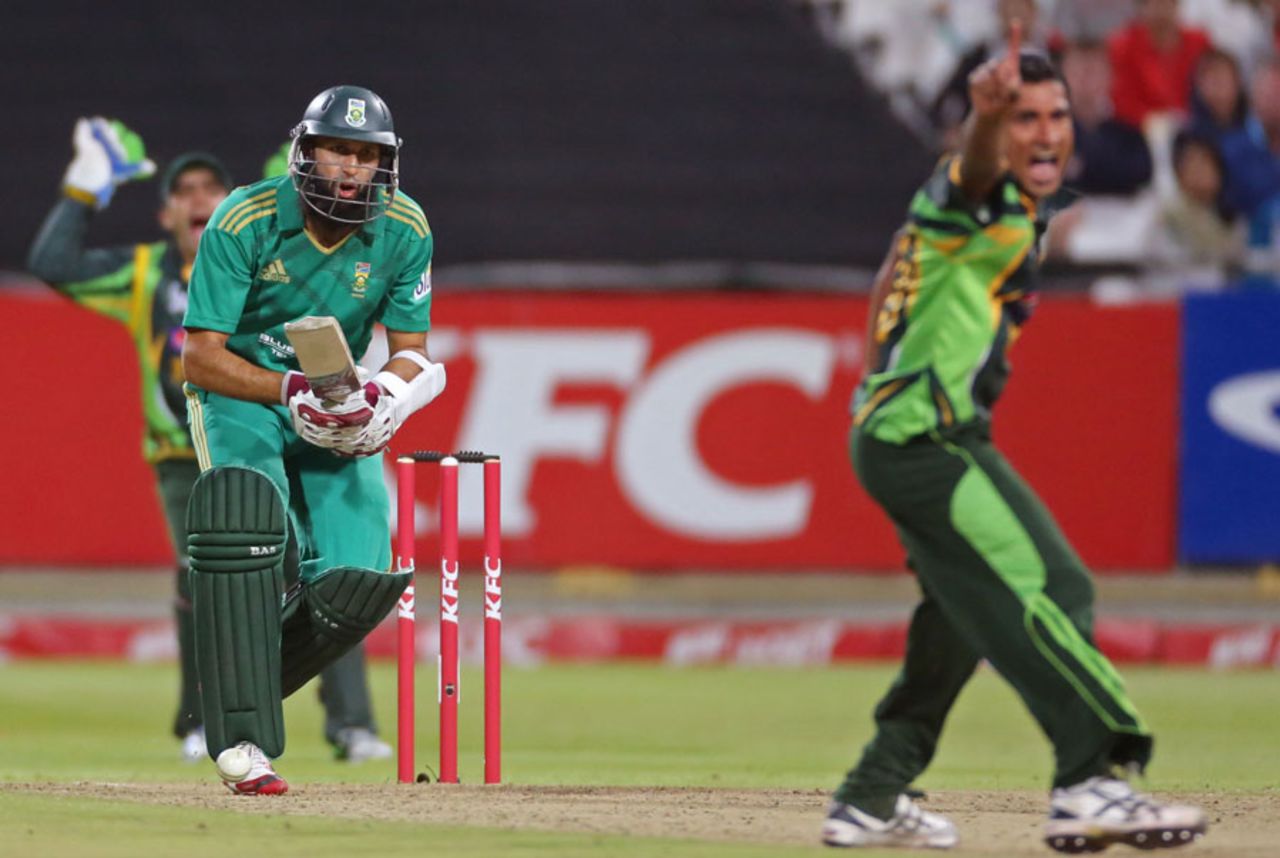 Bilawal Bhatti appeals unsuccessfully for Hashim Amla's wicket, South Africa v Pakistan, 2nd T20I, Cape Town, November 22, 2013 