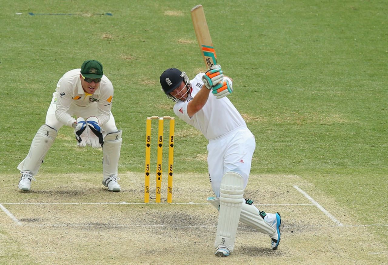 Ian Bell uses his feet against spin, Australia v England, 1st Test, Brisbane, 4th day, November 24, 2013