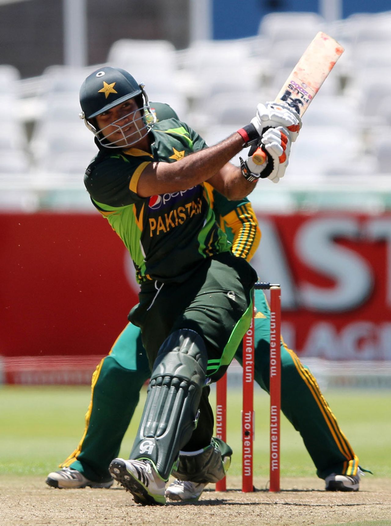 Misbah-ul-Haq hits over the top, South Africa v Pakistan, 1st ODI, Cape Town, November 24, 2013