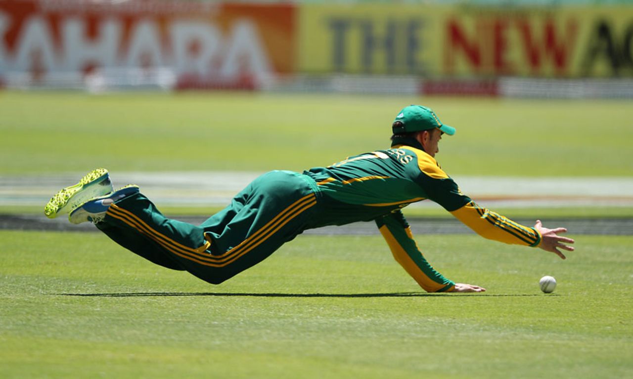 AB de Villiers makes a diving stop, South Africa v Pakistan, 1st ODI, Cape Town, November 24, 2013