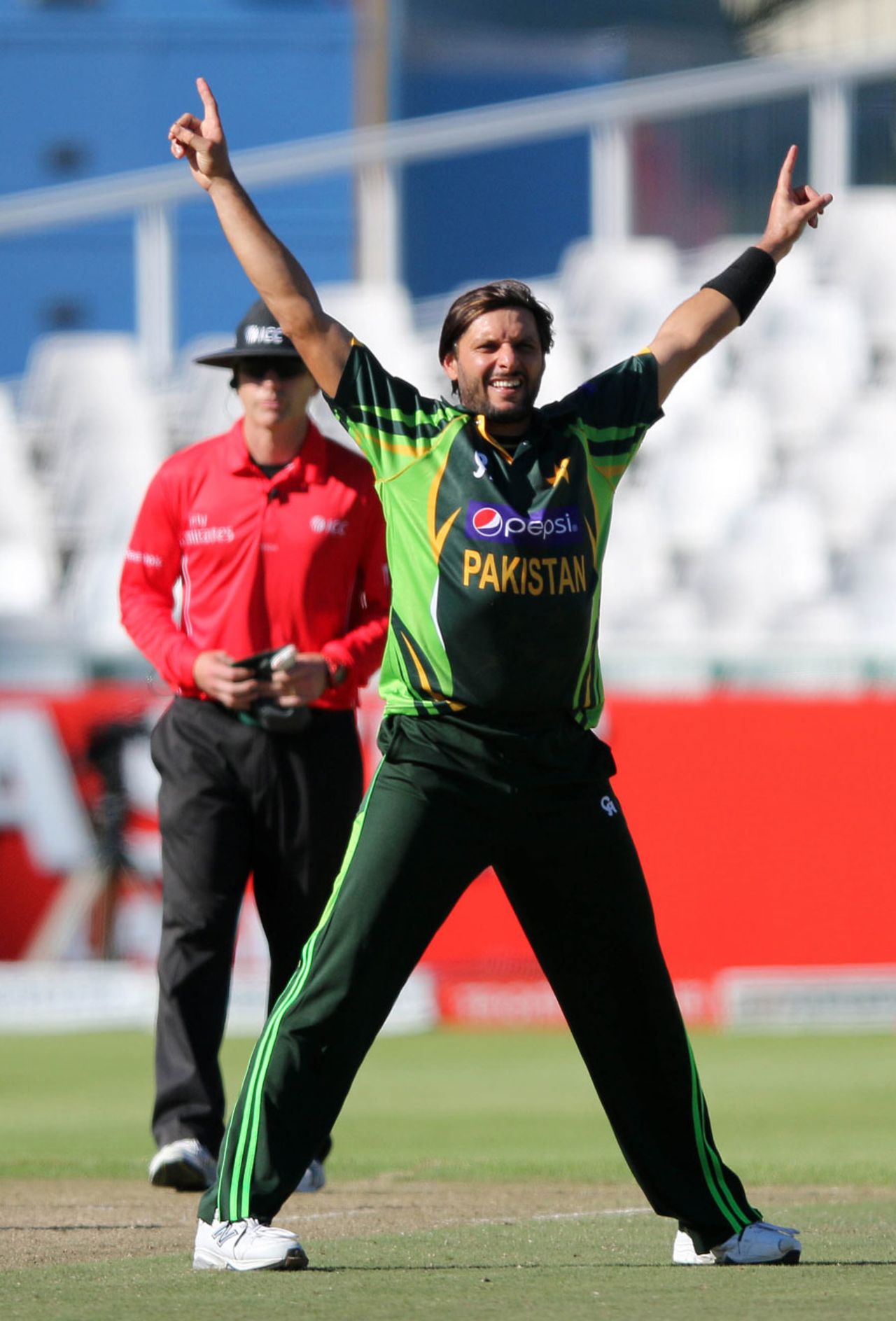 Shahid Afridi picked up the crucial wicket of AB de Villiers, South Africa v Pakistan, 1st ODI, Cape Town, November 24, 2013