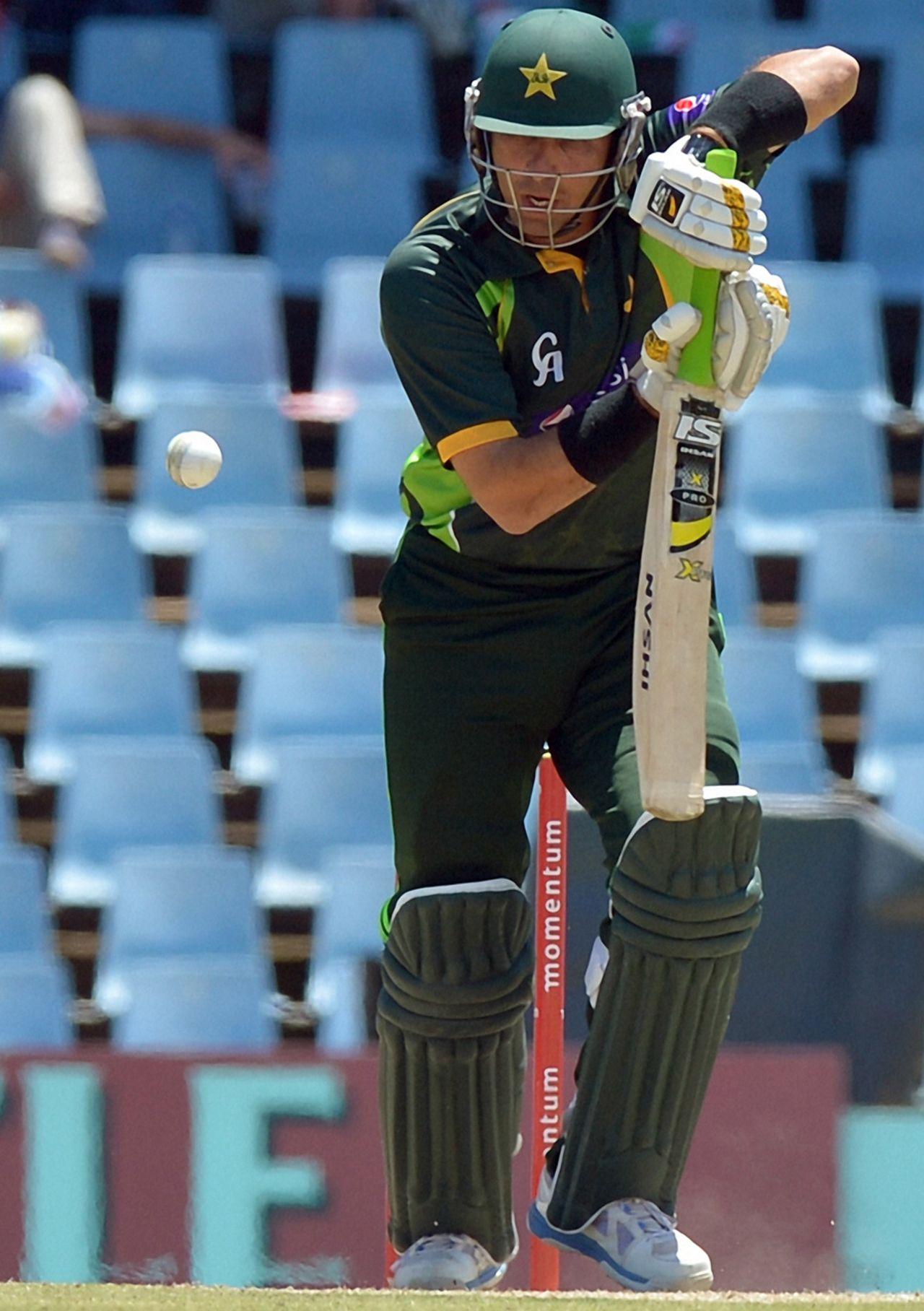 Misbah-ul-Haq defends, South Africa v Pakistan, 3rd ODI, Centurion, November 30, 2013