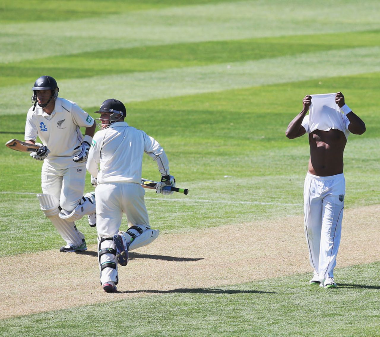 Tino Best exhibits his frustration, New Zealand v West Indies, 1st Test, Dunedin, 1st day, December 3, 2013