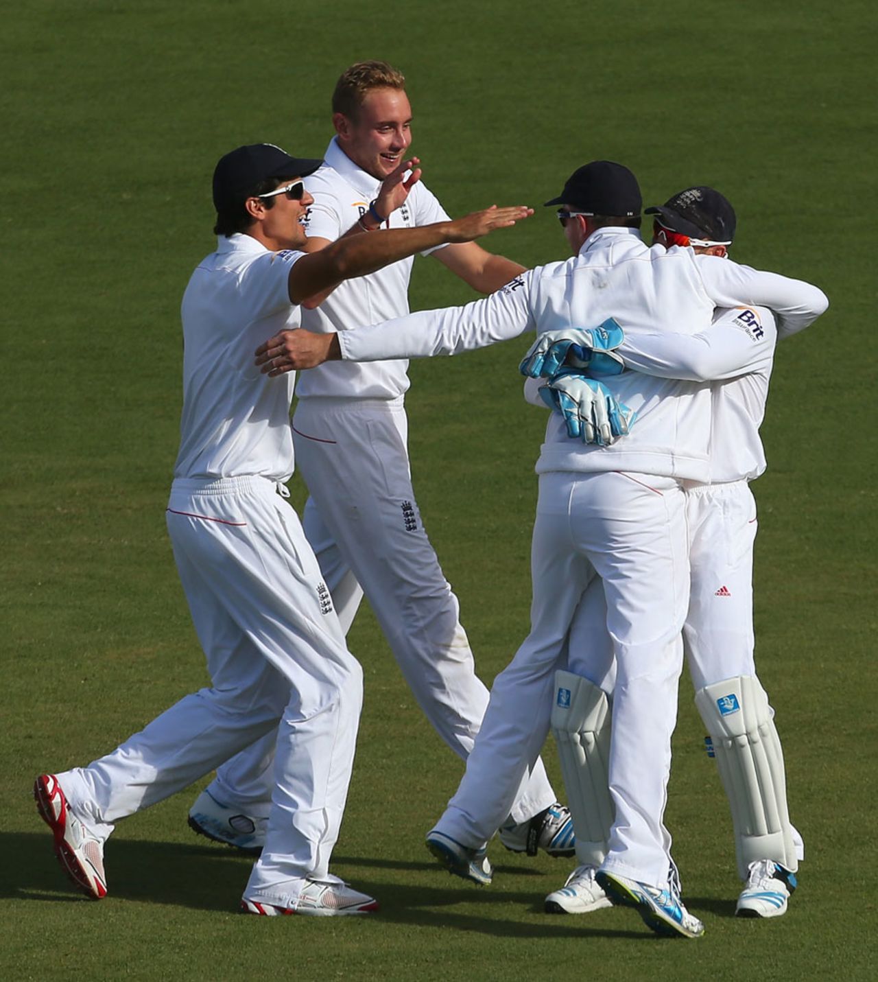 Graeme Swann is congratulated on his spectacular catch, Australia v England, 2nd Test, Adelaide, 1st day, December, 5, 2013
