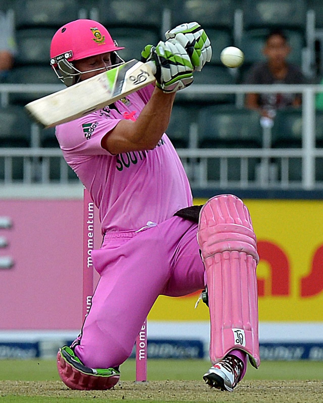 AB de Villiers hooks Mohammed Shami for six on one knee, South Africa v India, 1st ODI, Johannesburg, December 5, 2013