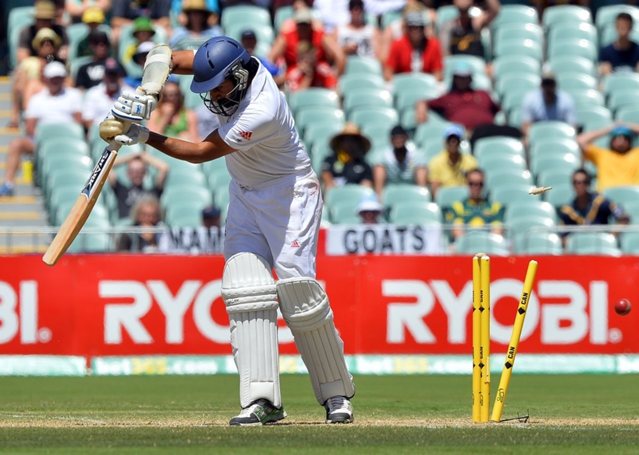 Monty Panesar loses his off stump, Australia v England, 2nd Test, Adelaide, 3rd day, December 7, 2013