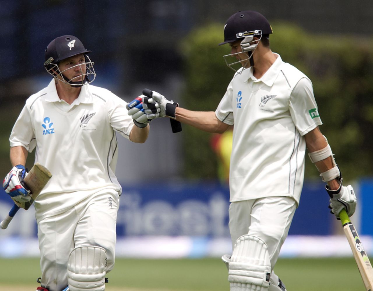 BJ Watling and Trent Boult put on 58 for the last wicket, New Zealand v West Indies, 2nd Test, Wellington, 2nd day, December 12, 2013