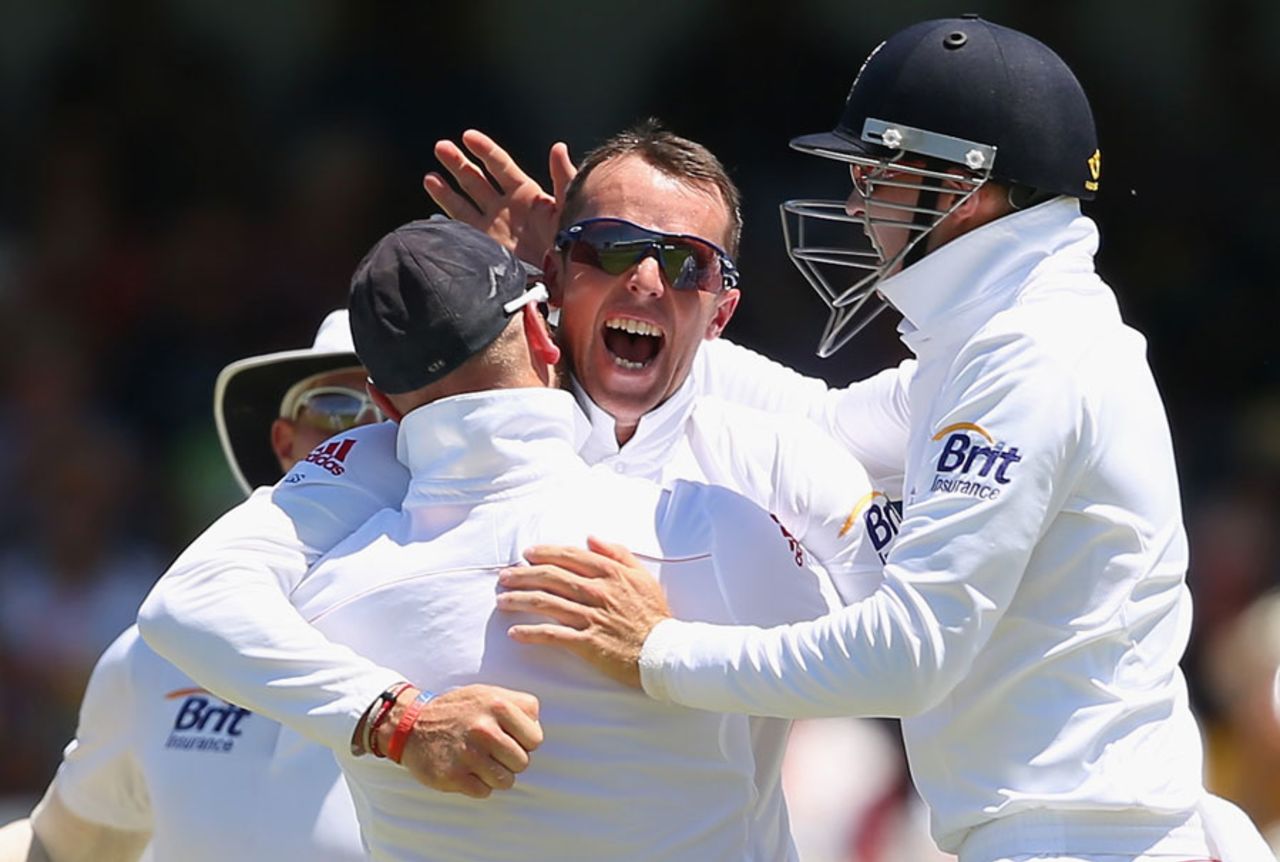 Graeme Swann claimed two important wickets, Australia v England, 3rd Test, Perth, 1st day, December 13, 2013