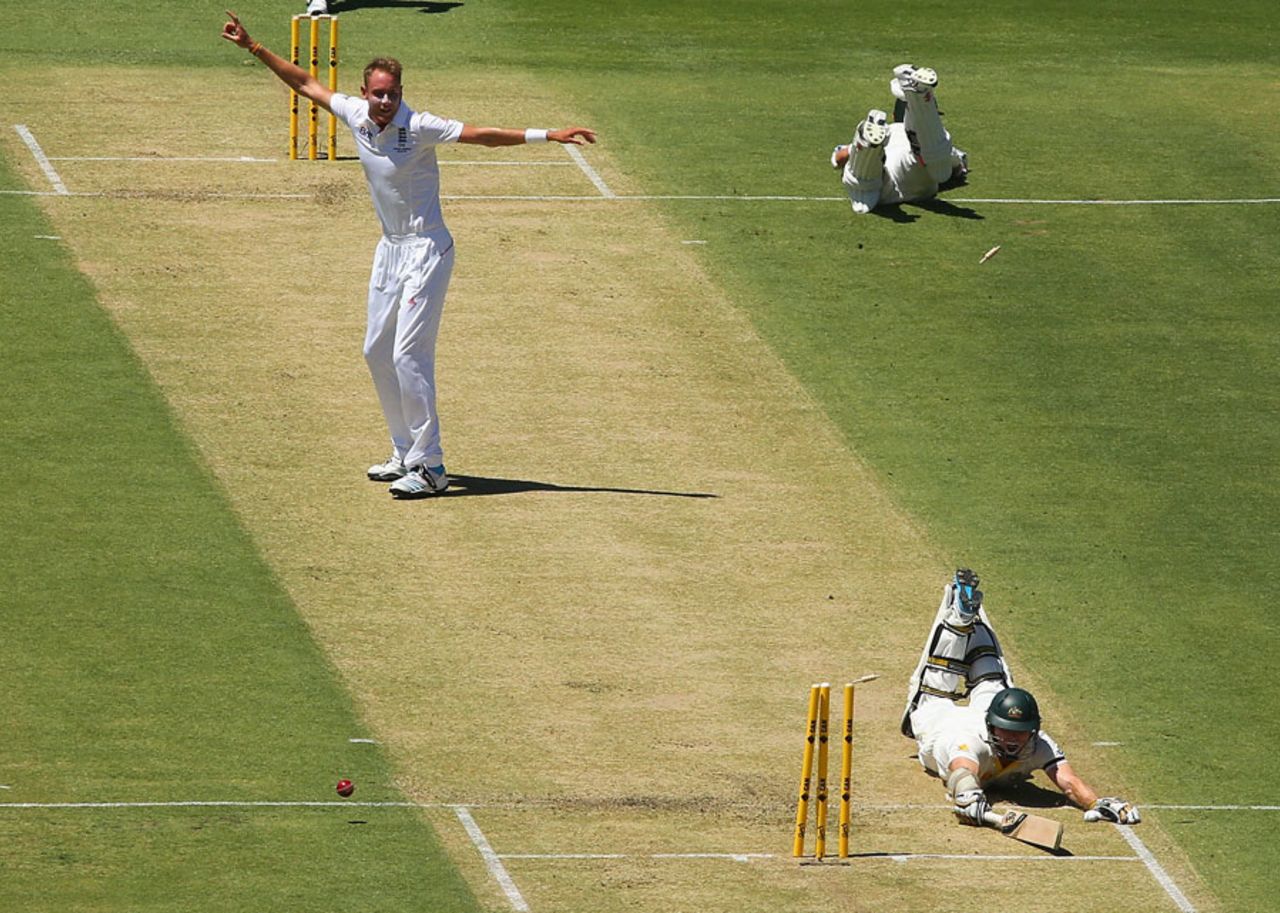 Chris Rogers was run out by a direct hit, Australia v England, 3rd Test, Perth, 1st day, December 13, 2013