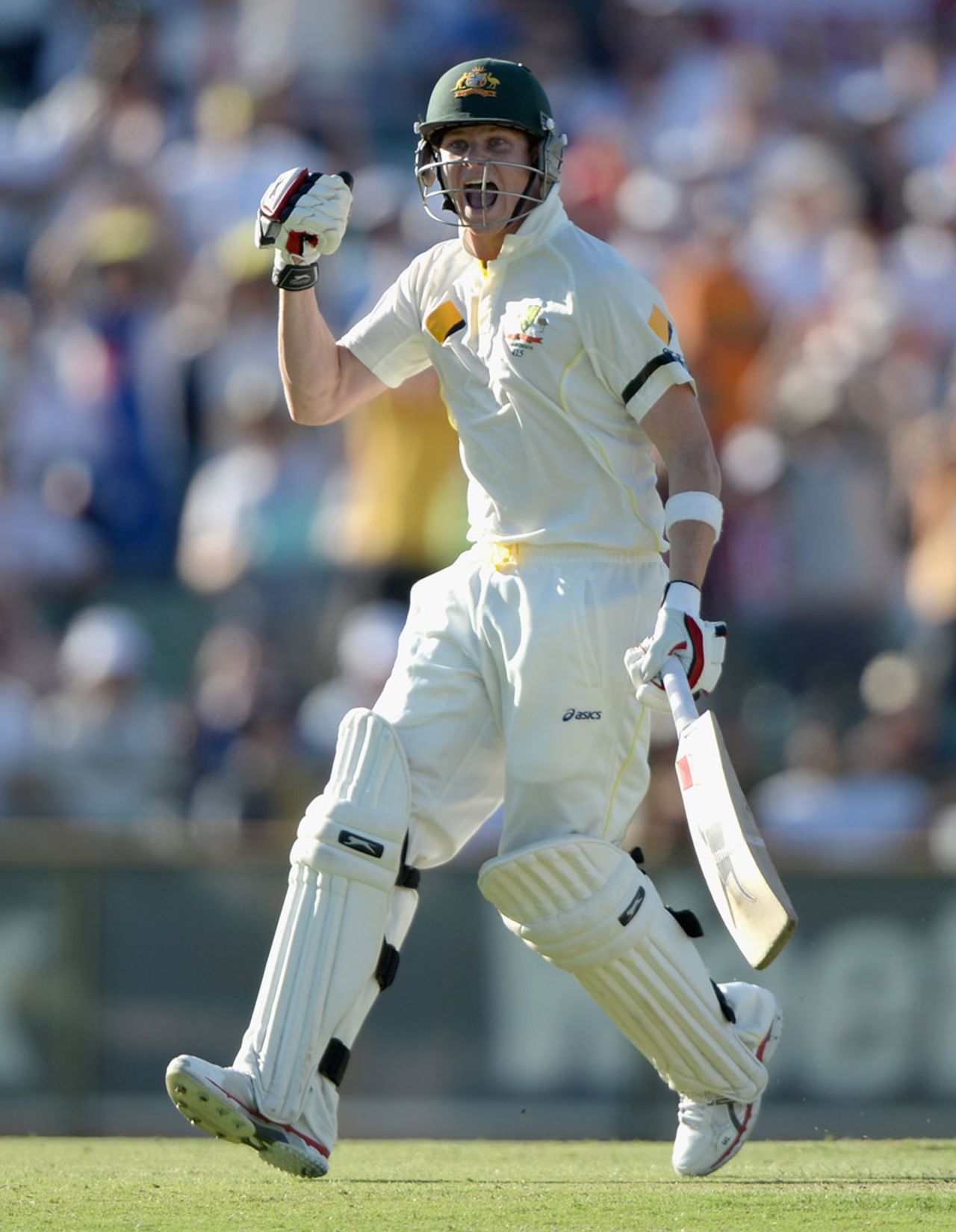 Steven Smith celebrates his hundred, Australia v England, 3rd Test, Perth, 1st day, December 13, 2013