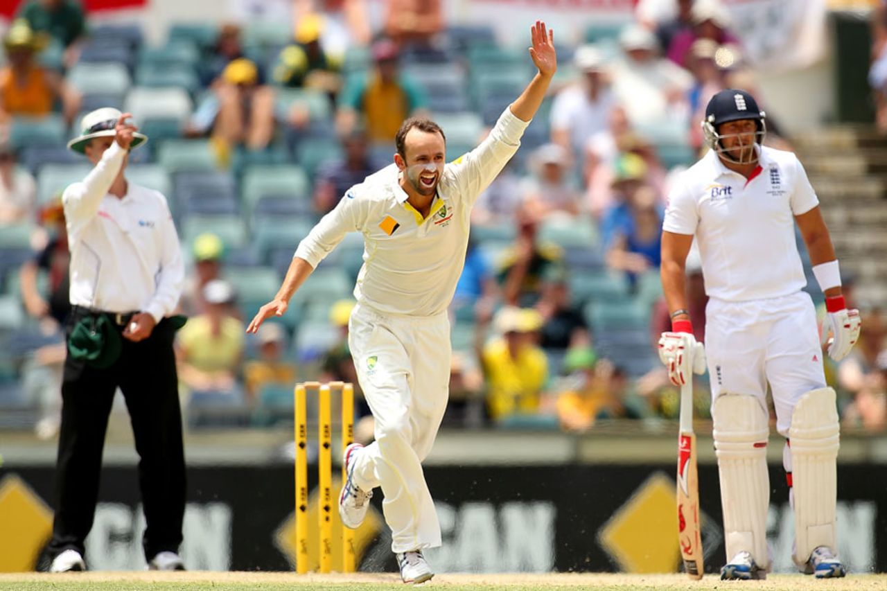 Nathan Lyon removed Ben Stokes and Graeme Swann, Australia v England, Test, Perth, 5th day, December 17, 2013