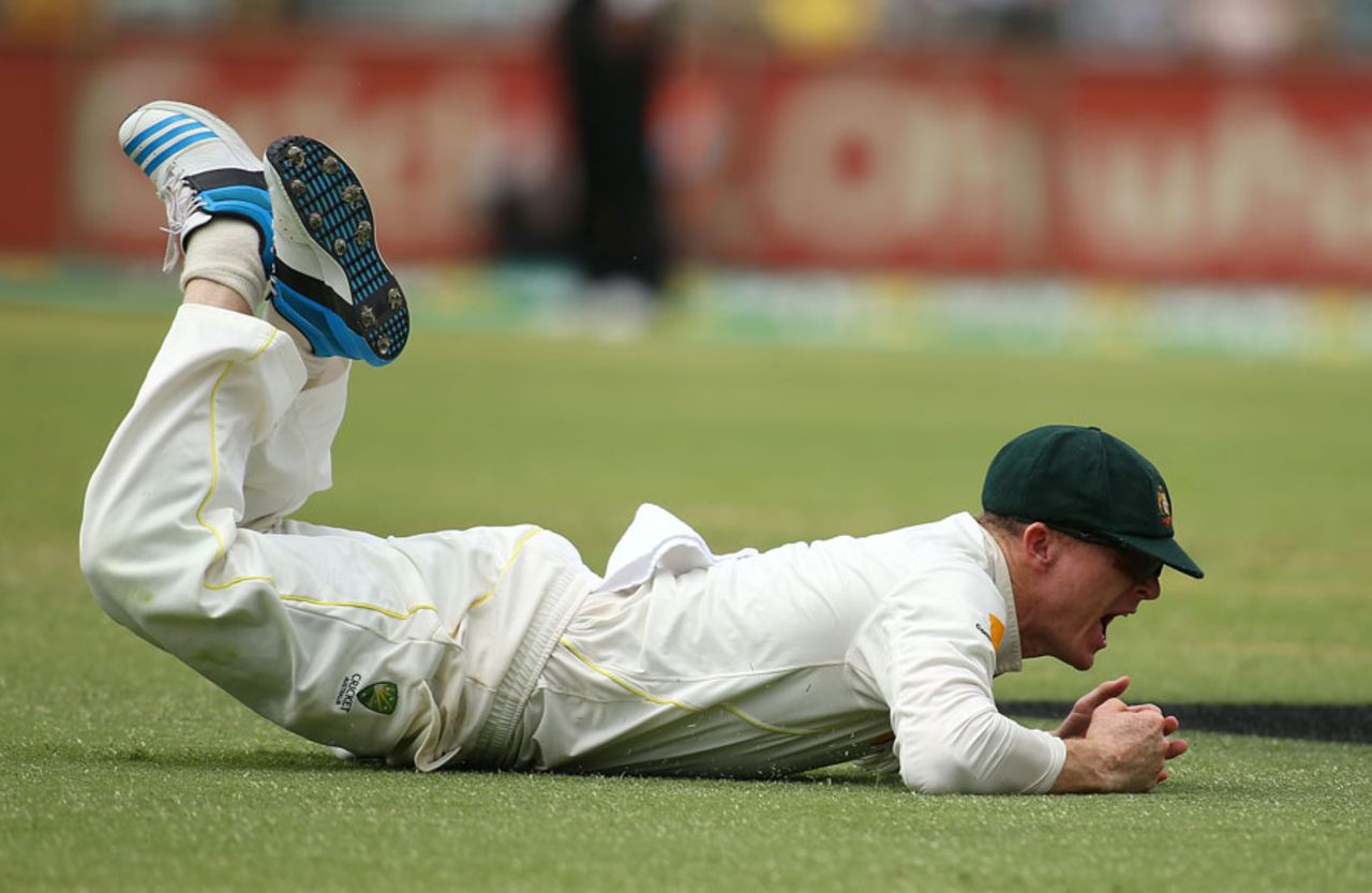 Chris Rogers took a stunning diving catch, Australia v England, Test, Perth, 5th day, December 17, 2013