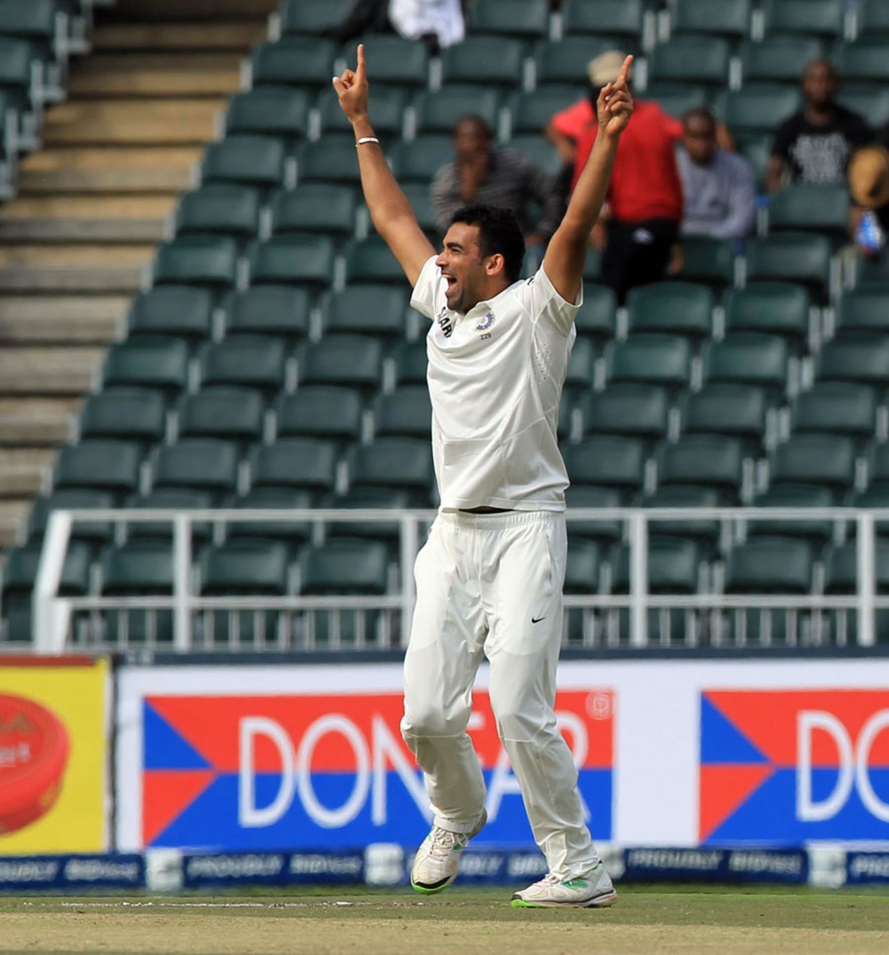 Zaheer Khan picked up the crucial wicket of Graeme Smith, South Africa v India, 1st Test, Johannesburg, 2nd day, December 19, 2013