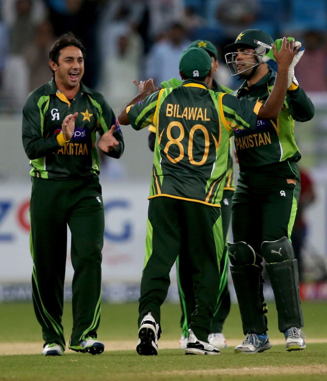 The Pakistan players celebrate the wicket of Kusal Perera, Pakistan v Sri Lanka, 2nd ODI, Dubai, December 20, 2013