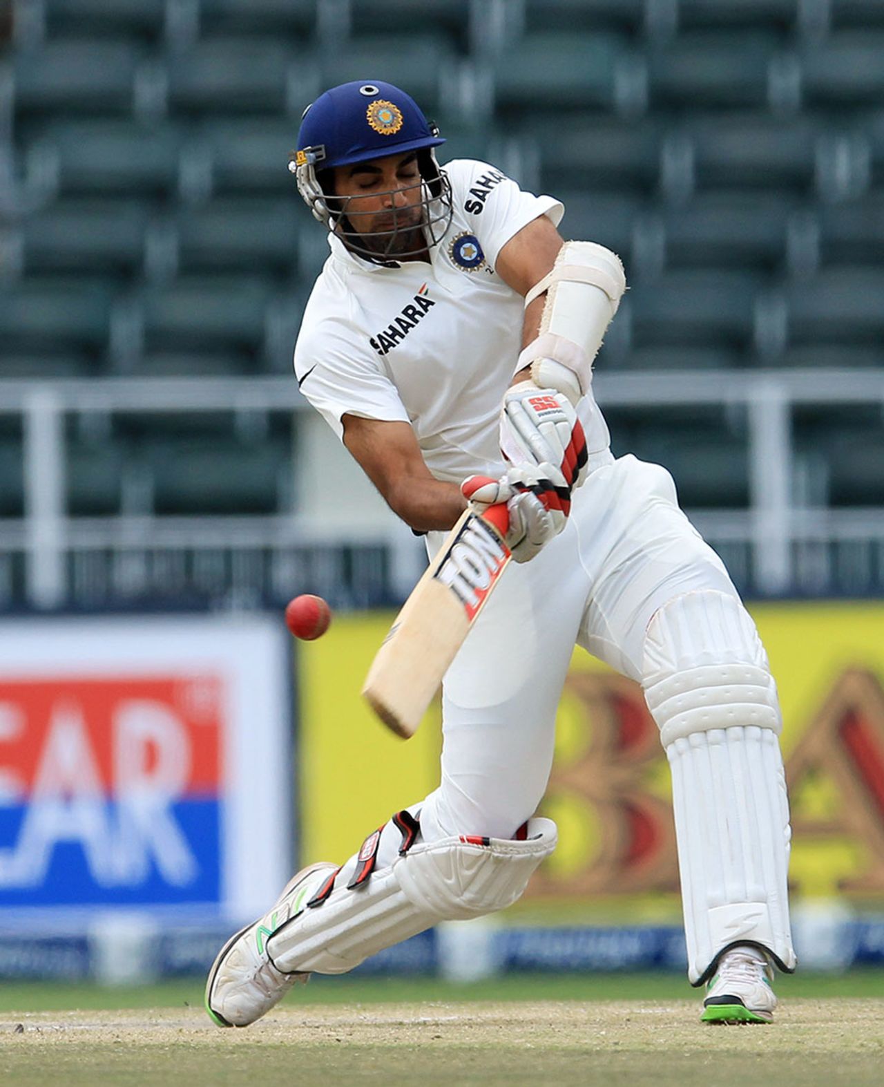 Zaheer Khan struck two sixes in his unbeaten 29, South Africa v India, 1st Test, Johannesburg, 4th day, December 21, 2013