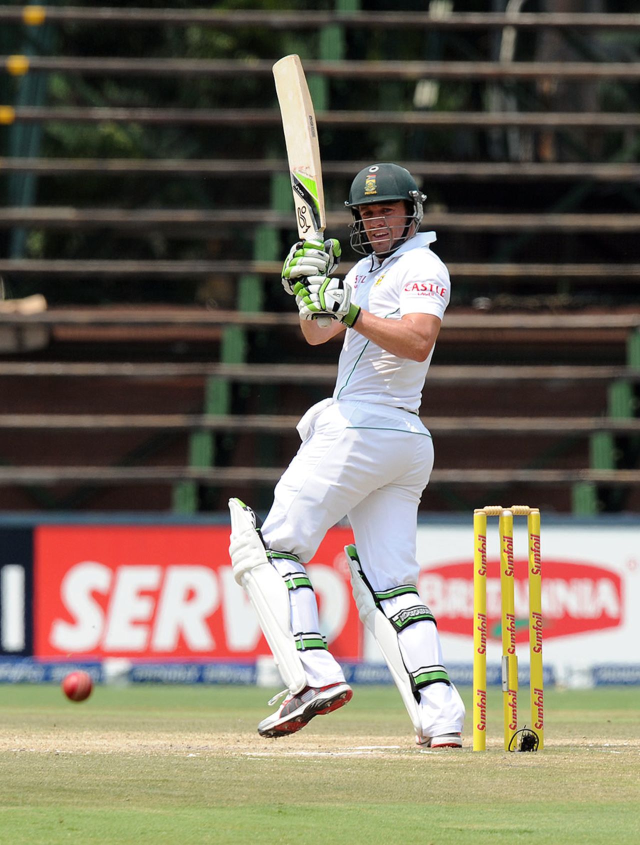 AB de Villiers plays a pull, South Africa v India, 1st Test, Johannesburg, 5th day, December 22, 2013