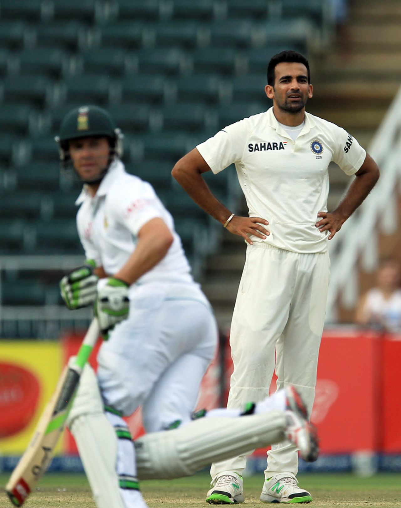 Zaheer Khan's expression tells the story of the post-lunch session, South Africa v India, 1st Test, Johannesburg, 5th day, December 22, 2013