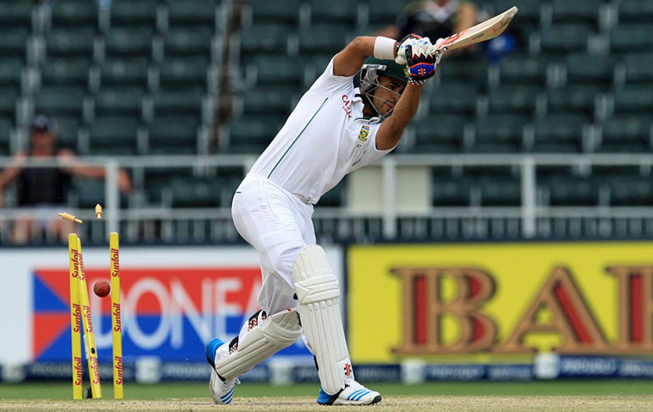 JP Duminy is bowled off his inside edge, South Africa v India, 1st Test, Johannesburg, 5th day, December 22, 2013