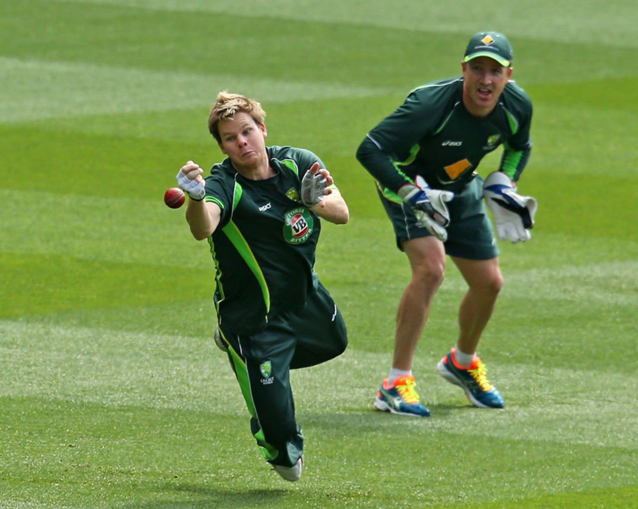 Steven Smith dives for the ball during a fielding drill, Melbourne, December 24, 2013