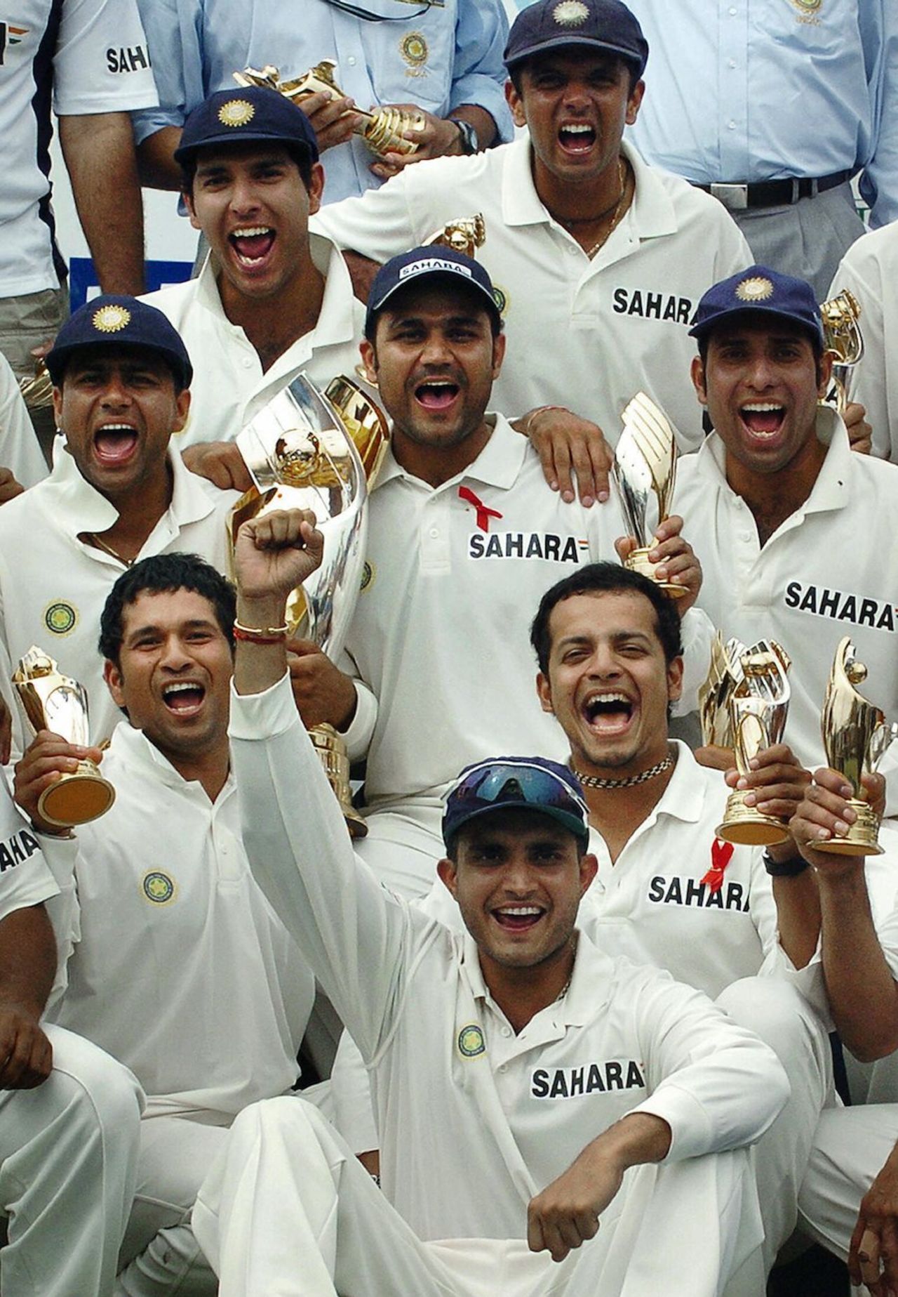 The Indian team is ecstatic after the series victory, Pakistan v India, 3rd Test, Rawalpindi, 4th day, April 16, 2004