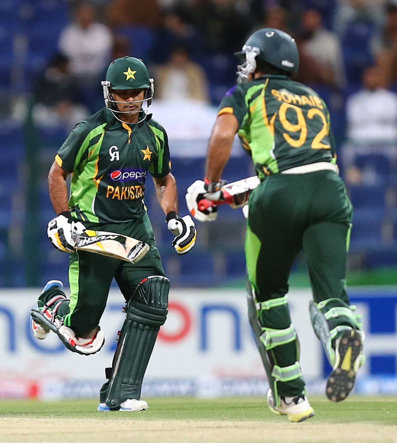 Mohammad Hafeez and Sohaib Maqsood added an unbroken 111 for the third wicket, Pakistan v Sri Lanka, 4th ODI, Abu Dhabi, December 25, 2013