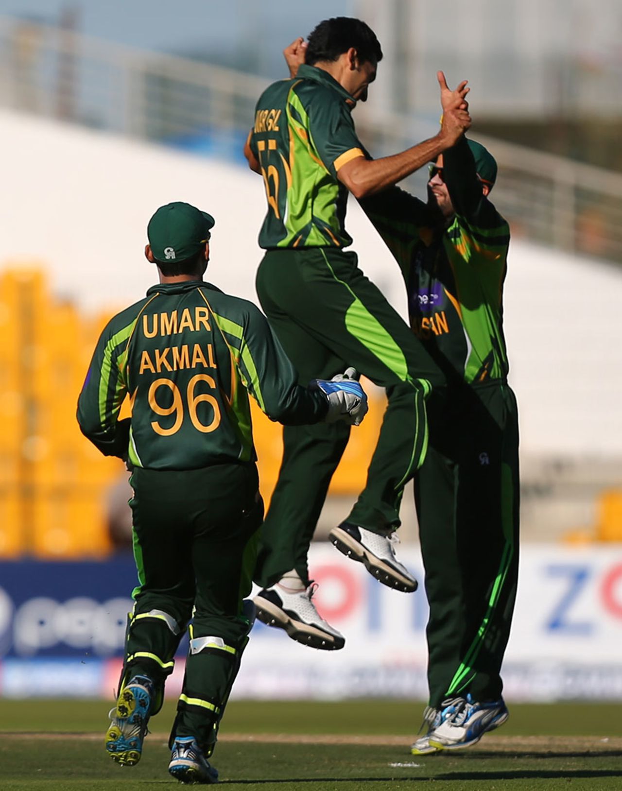 Umar Gul is ecstatic after dismissing Tillakaratne Dilshan, Pakistan v Sri Lanka, 4th ODI, Abu Dhabi, December 25, 2013