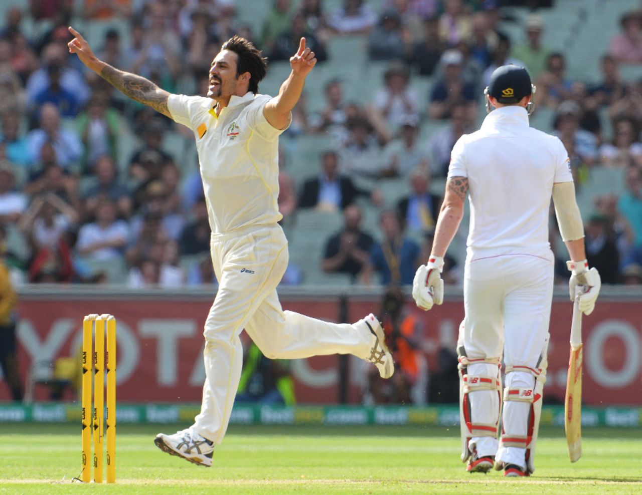 Mitchell Johnson made inroads with the second new ball, Australia v England, 4th Test, Melbourne, 1st day, December 26, 2013
